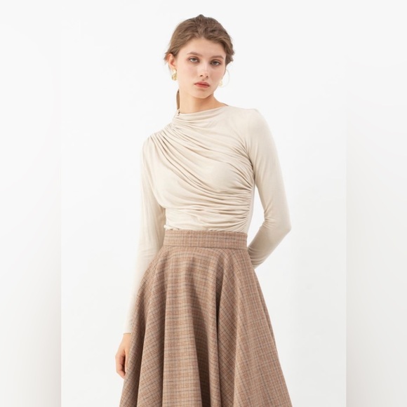 Chicwish Tops - RUCHED LONG SLEEVES TOP IN CREAM NWOT
